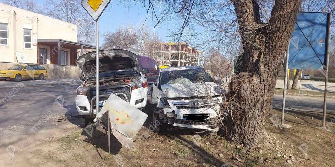 Șef IGSU, implicat într-un accident cu autospeciala MAI, pe o stradă din Chișinău.