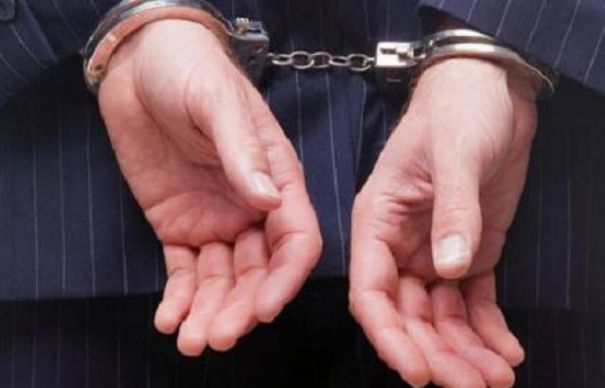 Urma să-şi şantajeze patronul, răpindu-i soţia şi fiica