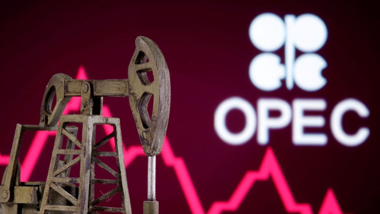 Bloomberg: Решение ОПЕК сократить добычу ускорит отказ мира от нефти и газа.