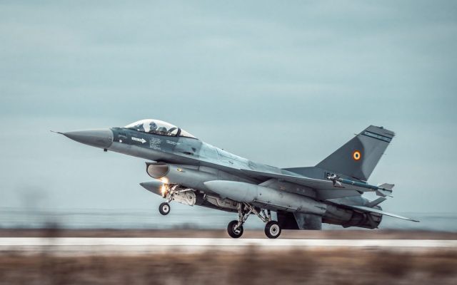 Румыния и США начали совместные учения с военными истребителями.