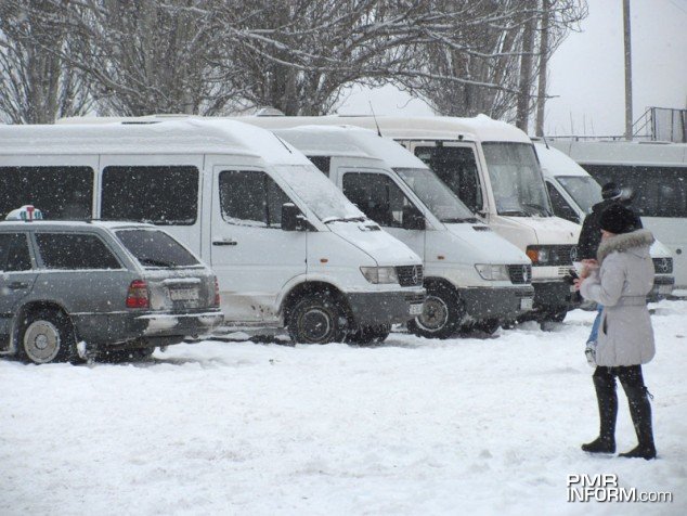Зимой парковаться особенно сложно. Фото: rpinform.com