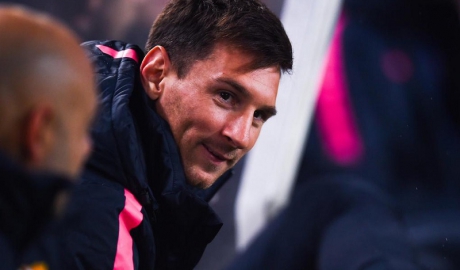 După câteva momente, în care jocul catalanilor nu dădea semne de revenire pe teren, Neymar îi repetă colegului său de ”suferinţă” sfatul, de data asta însoţit de gesturi: ”Du-te la încălzire”.