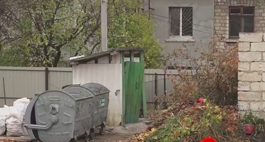 В Кишиневе, который стремится стать европейской столицей, еще есть микрорайоны с туалетами во дворах. 
