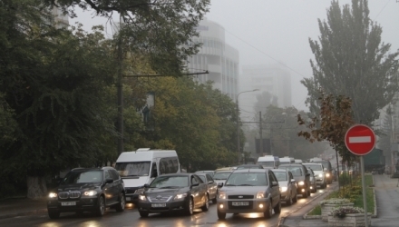 Государственная гидрометеорологическая служба выдала жёлтый код в связи с туманом.