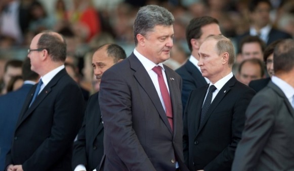 Песков рассказал о тайных встречах Путина и Порошенко.