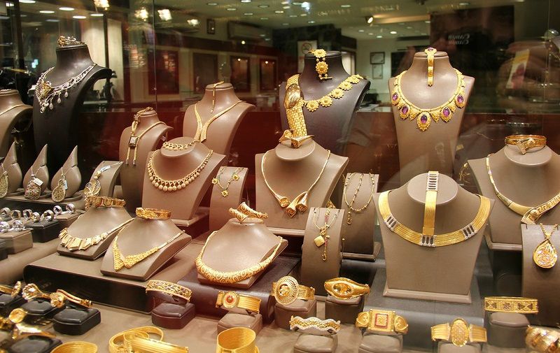 Плакированные или не плакированные драгоценными металлами, облагаются акцизом по ставке 39,27 леев за грамм.