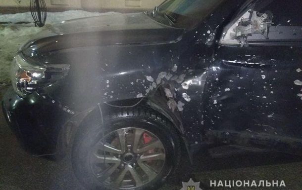 В результате взрыва было повреждено колесо автомобиля, люди не пострадали.
