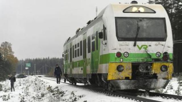 Finlanda: Coliziune între un tren de pasageri și un camion militar