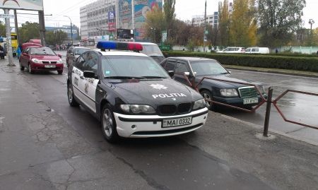Sute de şoferi, traşi pe dreapta şi sancţionaţi de poliţişti. Foto: inprofunzime.md