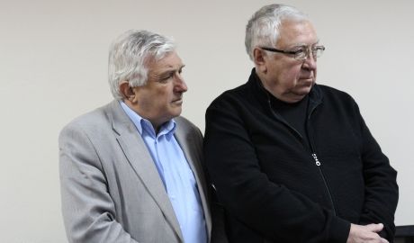 Моложен был под следствием за злоупотребление служебными полномочиями и халатность, повлекшую тяжкие последствия.