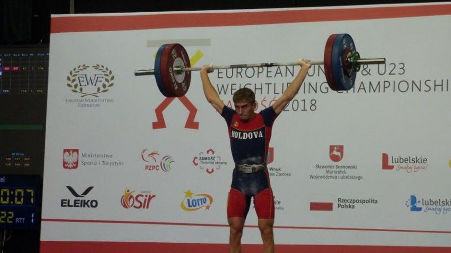 Даниэль Лунгу стал вице-чемпионом Европы U-20 по тяжелой атлетике в весовой категории 56 кг.