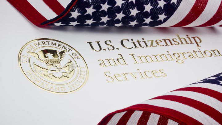 1,8 milioane de imigranţi intraţi ilegal în Statele Unite ar putea primi cetăţenia americană.