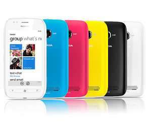 Смартфоны Lumia 820 и 920 будут впервые оснащены беспроводными зарядными устройствами, соответствующими международному стандарту Qi. Фото: ИТАР-ТАСС