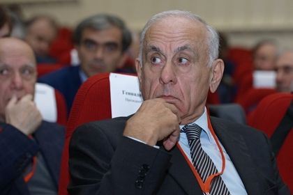 Сообщалось, что кортеж, в котором следовал глава правительства республики, возвращался из Сирии.