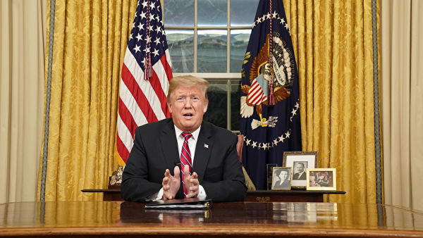Трамп заявил, что юристы подтвердили его право ввести режим ЧП.