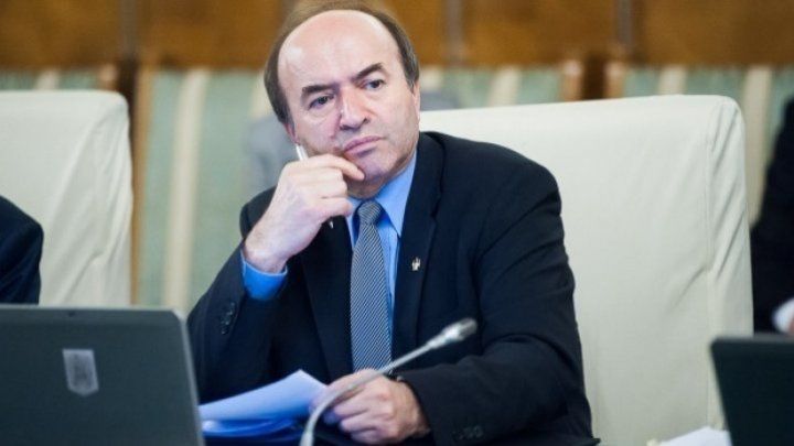 Правящая партия Румынии проголосовала за отстранение министра юстиции.