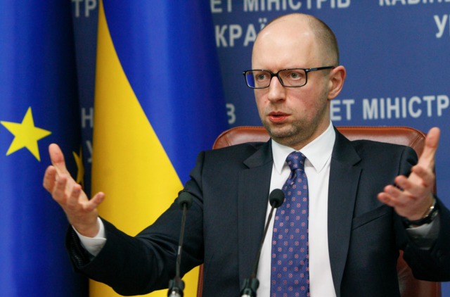 Заседание Верховной рады Украины сопровождается масштабными акциями протеста за ее стенами.