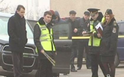 Эксперты и журналисты уже предположили, что взрыв, возможно, специально был организован в день визита в Молдову Жозе-Мануэля Баррозу.