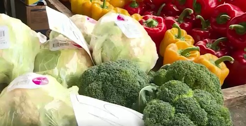Продавцы говорят, что цены практически не изменились, лишь некоторые продукты немного подорожали. 