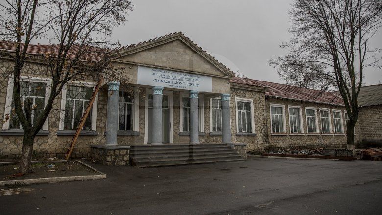 Рабочие не могут с точную назвать дату завершения ремонта. 