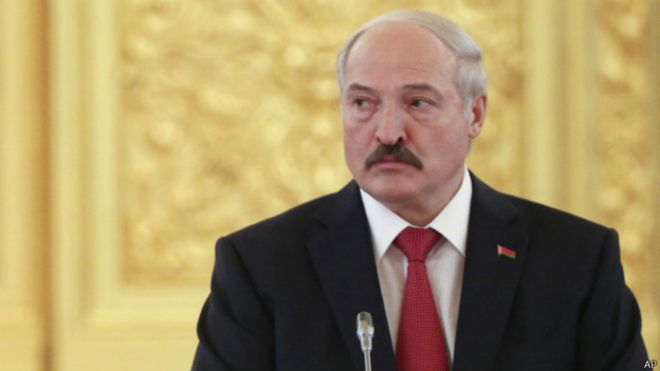 Лукашенко приказал начальникам "во что бы то ни стало" сохранить рабочие места.