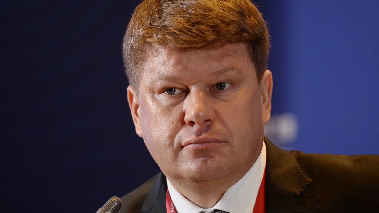 Телеведущий Дмитрий Губерниев попал в список угроз нацбезопасности Украины.