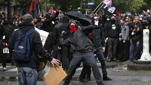 Ciocniri la Paris în contextul manifestaţiei contra reformei codului muncii. Foto: Independent.ie