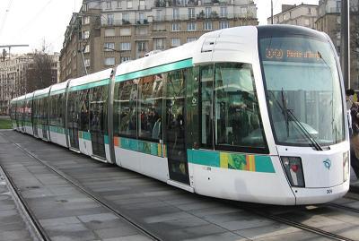 Pentru a trece cu bine de căldura estivală, japonezii au în transporturi două modalități de relaxare: băile calde și berea, scrie Agerpres.
