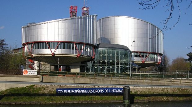 Un român câștigă la CEDO, după ce a fost concediat din cauza mesajelor personale