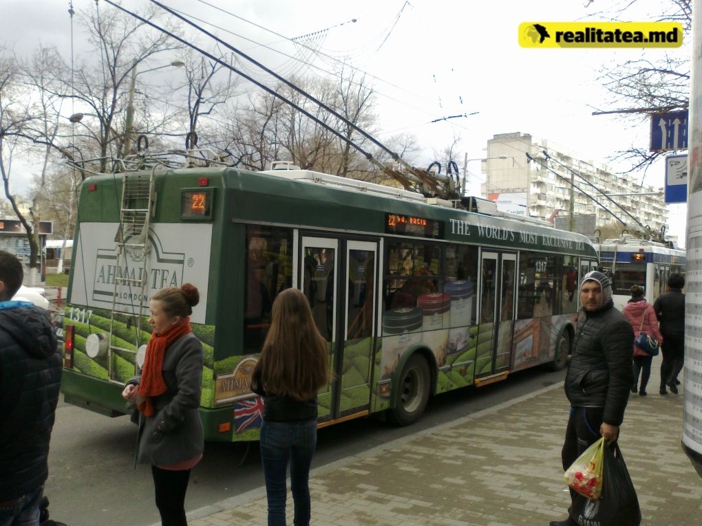 Primele trei rute de troleibuz din capitală şi-au reluat activitatea. 