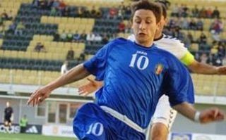 După o pauză îndelungată, la echipa națională va reveni Igor Bugaiov, golgheter cu FC Tobol în campionatul Kazahstanului. Printre noutăţile lui Caras sunt şi doi jucători de la FC Costuleni, Dan Pîslă şi Vladislav Ivanov. Meciul cu San Marino va avea loc pe 11 octombrie la Chişinău. Patru zile mai târziu "tricolorii" vor juca în Muntenegru.