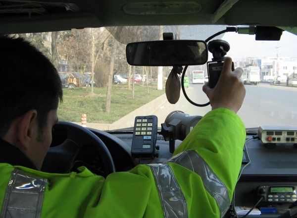 O soferita din Romania a devenit cunoscuta peste noapte, iar raspunsul politistilor a ajuns viral pe internet.