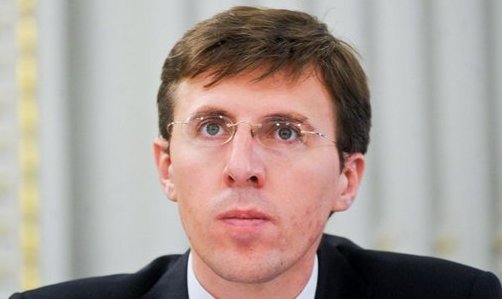 Chirtoacă a sugerat că denunţarea acordului AIE a fost luată personal de Filat, fără să consulte colegii de partid, o mare parte dintre care nici nu au susţinut decizia respectivă.