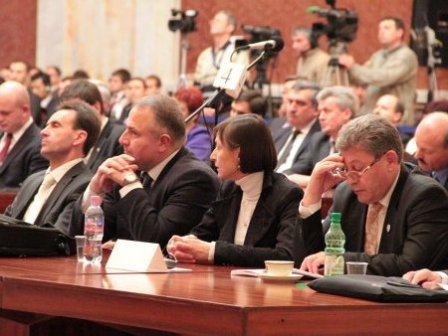 De asemenea, inițiativa se referă și la faptul ca liderul PL, Mihai Ghimpu să fie inclus în componența Biroului Permanent