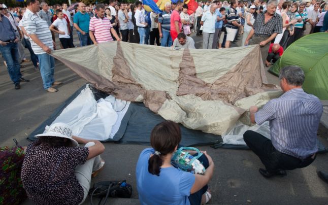 Protestul de la Chisinau este organizat de Ambasada SUA, scrie presa rusa. Foto: adevarul.md