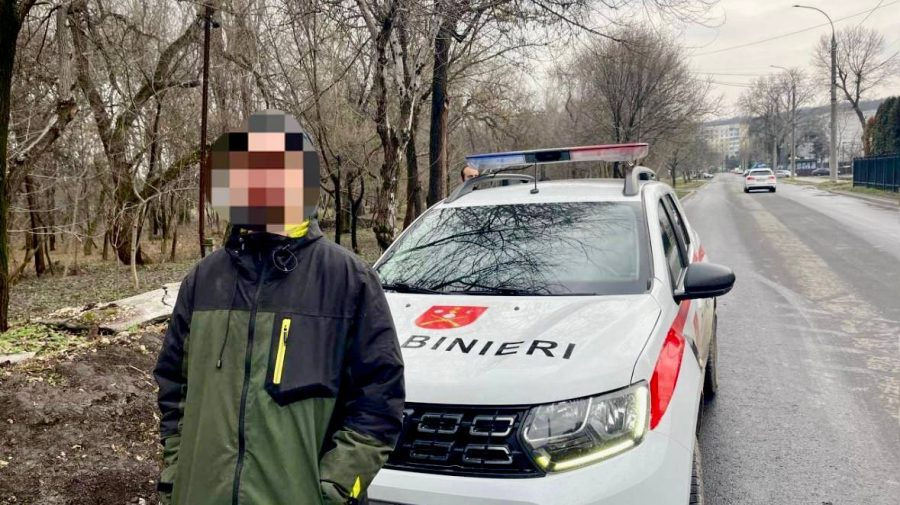 Un bărbat căutat pentru comiterea unei infracțiuni, reținut de carabinieri în Capitală.