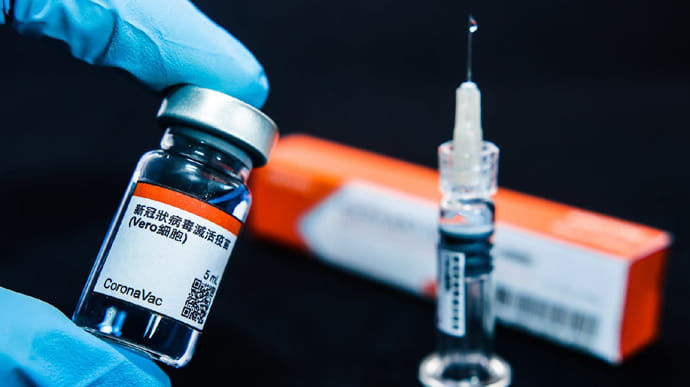 Ревенко: Вакцинация китайской сывороткой от Sinovac не вызывает заболевания.