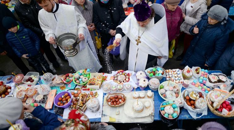 Священники рассказали, что можно и нельзя освящать на Пасху.