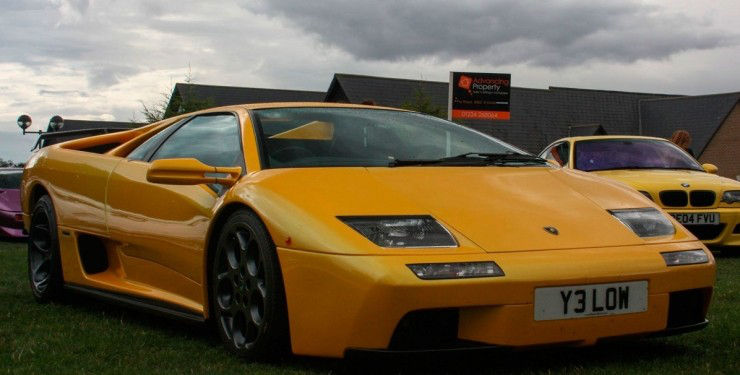 Злоумышленники угнали и повредили культовый суперкар Lamborghini за $350 000.