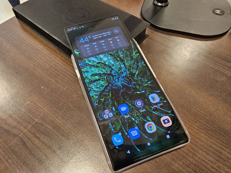 На MWC 2023 показали новый концептуальный слайдер Motorola RIZR.