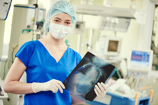 Studiu: Pacienții tratați de doctorițe trăiesc mai mult. Foto: istockphoto.com