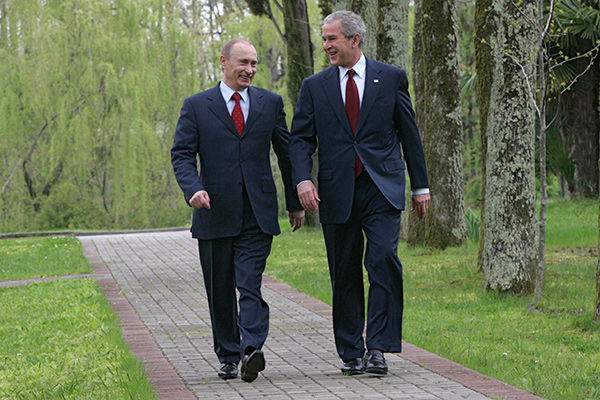 Джордж Буш-младший назвал Путина умным тактиком.