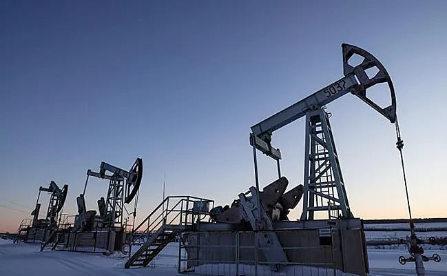 Noul pachet de sancțiuni al UE va include reducerea plafonului prețului pentru petrolul rusesc de la 60 la 45 de dolari.