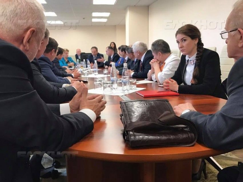 Фракция ПСРМ потребовала включить в повестку свой проект - о переходе к смешанной избирательной системе. 