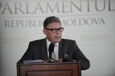 Iată de ce aştept de la voi să acţionaţi, să luaţi atitudine atunci cînd este cazul şi să aveţi iniţiativă”, a mai spus liderul PL.