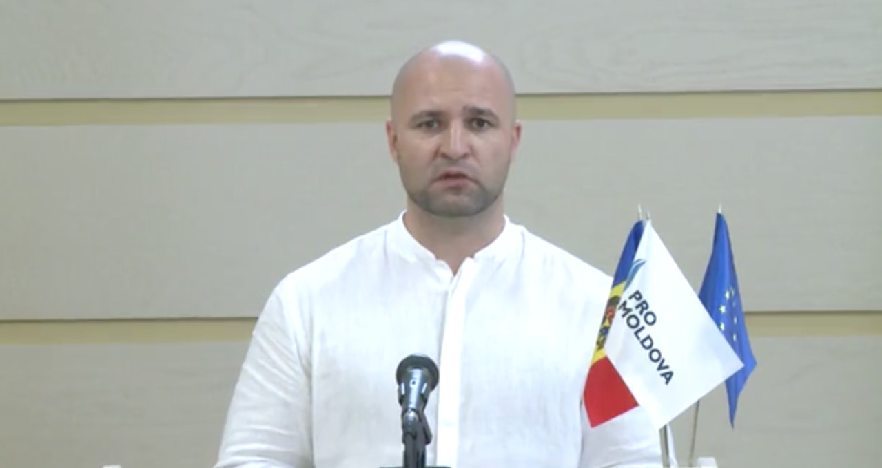 Депутат Владимир Чеботарь. 