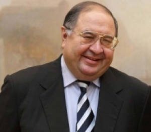 Primul care și-a anunțat plecarea este oligarhul rus Alișer Usmanov.