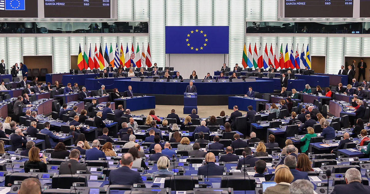 Европарламент 9 октября впервые проголосует сразу по двум вотумам недоверия ЕК.