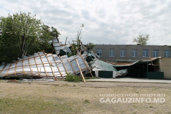 В исполкоме намерены восстановить кровлю лицея к 1 сентября.