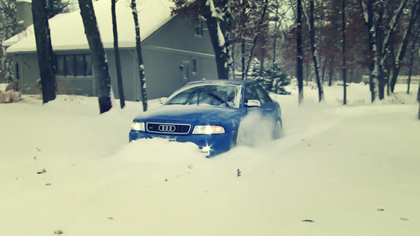 Cum se descurcă un Audi S4 în zăpadă.
